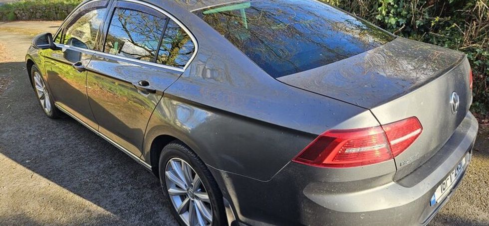 Volkswagen Passat- HIGH SPEC