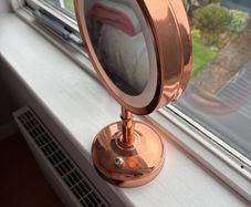Free standing mirror