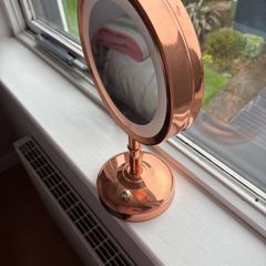 Free standing mirror