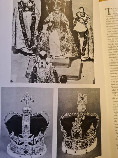 The Royal Heritage.  The Story Of Britain's  Royal Builders And Collectors.  Beautiful Illustrations LARGE VOLUME  IN GOOD CONDITION. In 360pages.