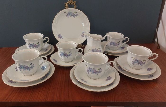 Lovely Vintage Walbrzych, Poland China 19 Piece Teaset for Six in a Beautiful Blue and Purple Floral Pattern