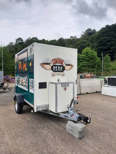 Mobile catering trailer