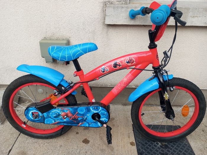 Kids spiderman bike size 16 inch wheels