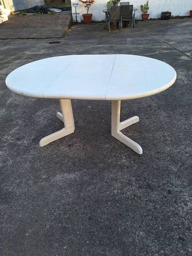 Vintage white extendable table in need of some tlc