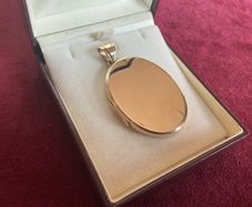 New 9ct Solid Heavy Gold Double Locket ( Great Buy At This Price ) Will Last A Lifetime. VERY GOOD VALUE