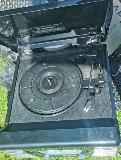 radio/vinyl player