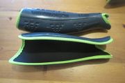 KOOKABURRA    size Small   shin guards