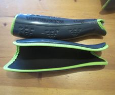 KOOKABURRA    size Small   shin guards