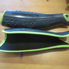 KOOKABURRA    size Small   shin guards