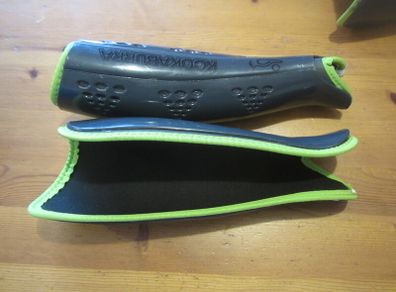 KOOKABURRA    size Small   shin guards