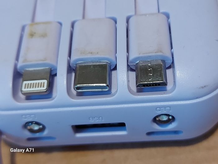 Compact Powerbank, 3 charging sources (USB, USB b, and USB c) and 4 cabled connection outputs (USB, USB b, USB c, and Apple) Plus Torch