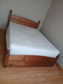 Solid Pine Doubld Bed.
