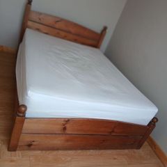 Solid Pine Doubld Bed.