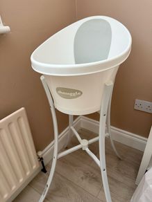 Shnuggle bath and stand