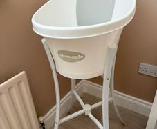 Shnuggle bath and stand
