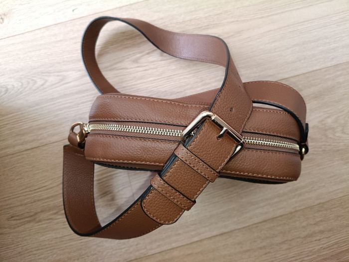 Uterque ladies crossbody genuine leather handbag in excellent condition and never used see last three photos for exact measurements FREE STANDARD POSTAGE INCLUDED