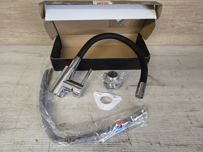 Grifema G4002 Tap - Black flexible Pipe