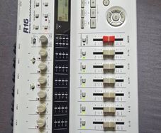 Zoom R16