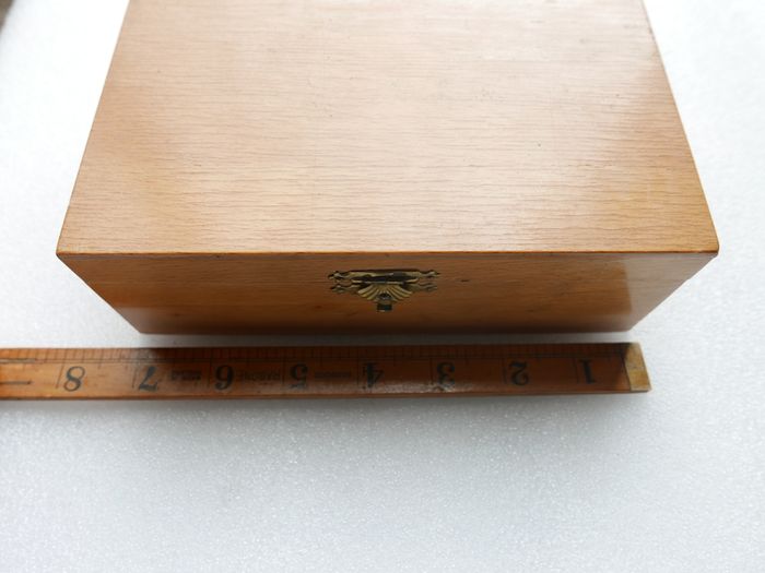 Antique  Chess Set 1930s-40s European Hand Carved Boxwood Complete 32 Pieces