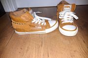 Lovely pair of British Knights leather high tops, size 4, like NEW