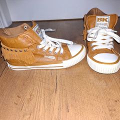 Lovely pair of British Knights leather high tops, size 4, like NEW