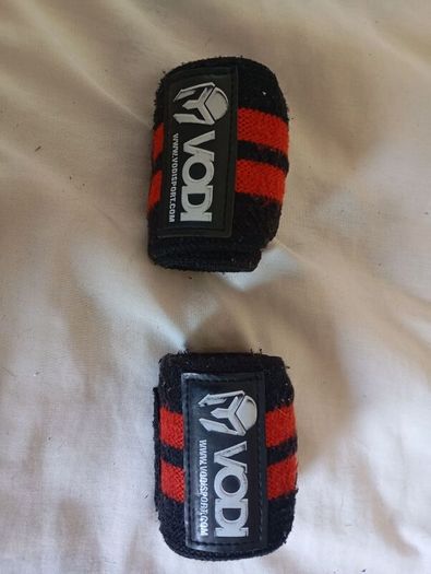 weightlifting belts X 3 and 2x lifting strap sets