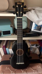 Mahalo soprano ukulele with black bag