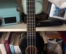 Mahalo soprano ukulele with black bag