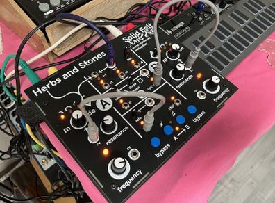Herbs and Stones Solid Felt Desktop Stereo Multimode Analog Filter