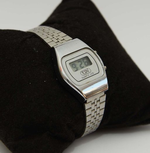 Vintage Ladies Tuzja LCD/ Quartz Watch