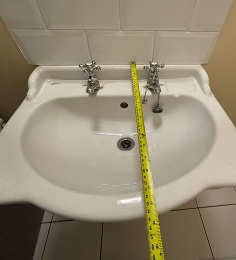 bathroom sinks x3 30euro each