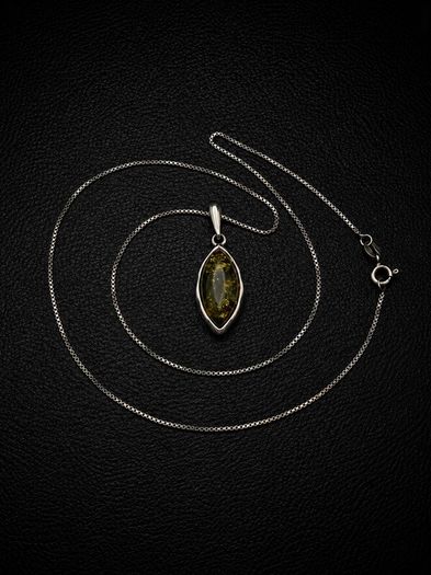 Vintage 925 Sterling Silver & Natural Dark Green Amber Necklace