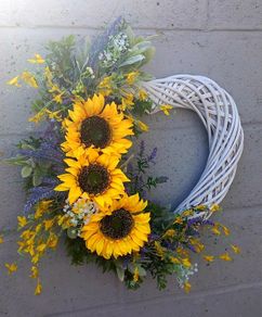 60cm white wicker heart wreath with sunflowers