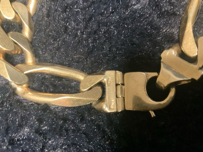 gold bracelet