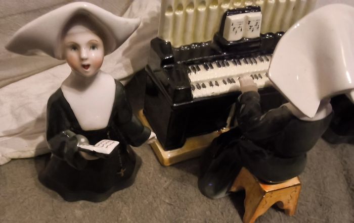 RARE vintage collectable Singing nuns