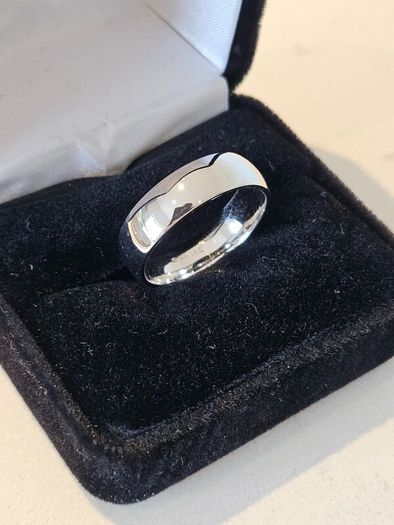 18k White Gold Men's Wedding Band