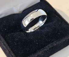 18k White Gold Men's Wedding Band