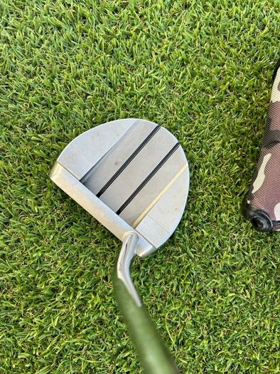 Full set of golf Taylormade clubs