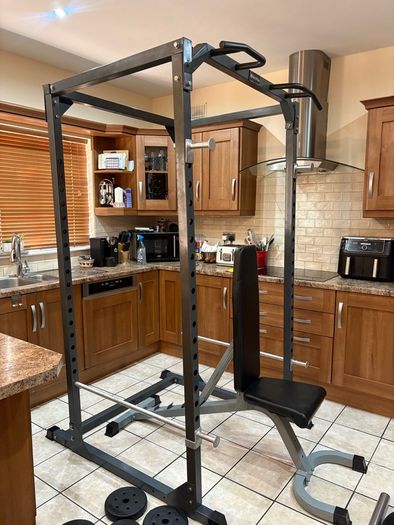 Fantastic Gym Weightlifting Set Up!!