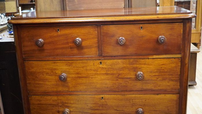 Victorian Mahogany Chest of Drawers