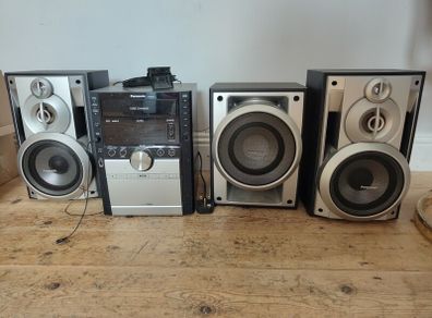Panasonic SA-AK750 5xCD / USB / Audio in / FM / AM / Tape Player