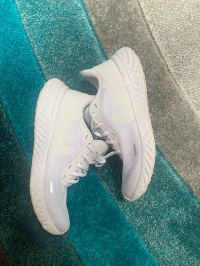 Nike revolution