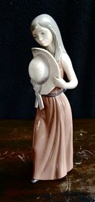 Lladro girl with hat