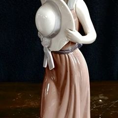 Lladro girl with hat