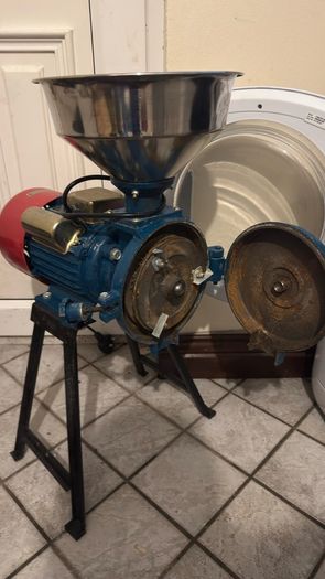 Heavy Duty Electric Grain Mill Corn Grinder 2.2kW 3HP