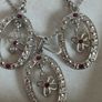 Beautiful set of silver tone jewelry. Image 6