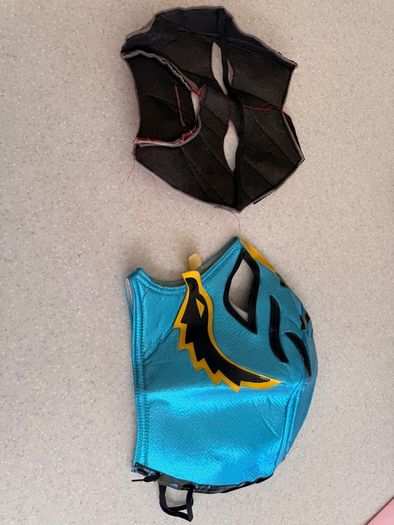 WWE costume belts 7euro each 1 black sold