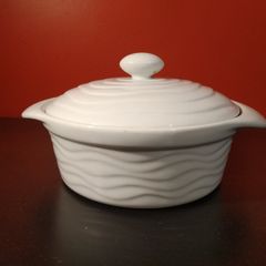 Meadows and Byrne Porcelain Casserole Dish NEW