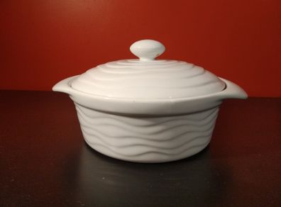 Meadows and Byrne Porcelain Casserole Dish NEW