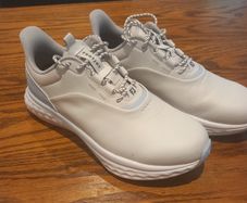 Golf shoes